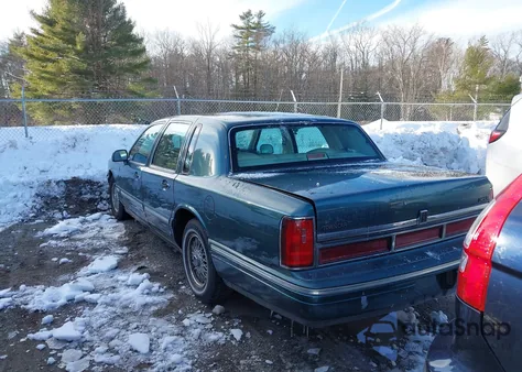 1995 Lincoln Town Car Signature/Spinnaker z USA, uszkodzony, nr VIN 1LNLM82WXSY688851